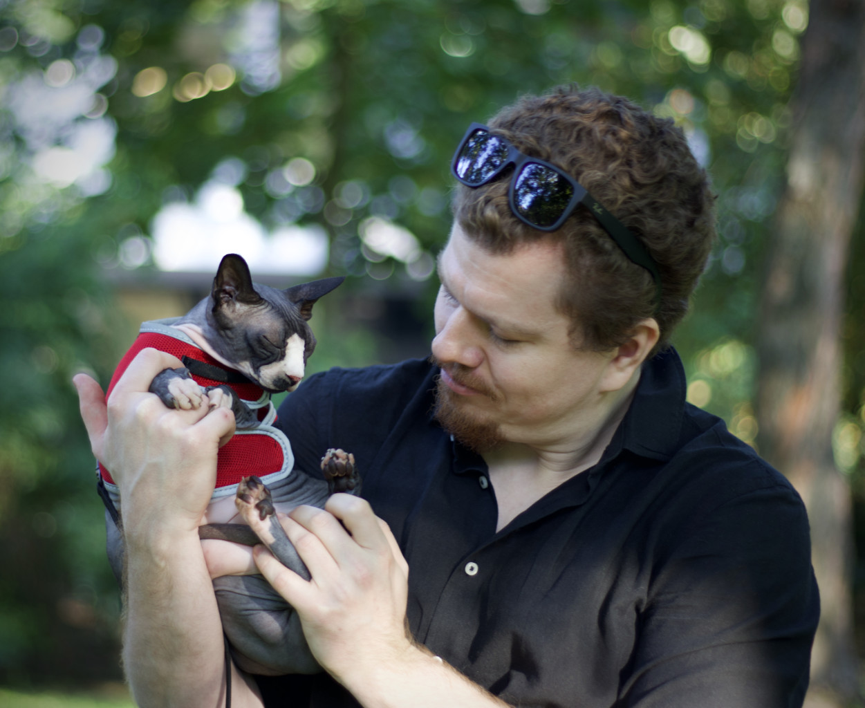 Me with my cat Zbyniu, chillin in a park, Kraków 2020